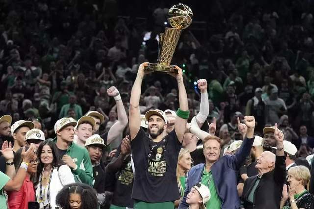 中国男篮4分险胜！广东帮合砍25+13，徐昕首秀即爆发，王俊杰锁定首发